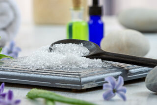 EPSOM SALT VS. DEAD SEA MINERAL SALT: A COMPLETE GUIDE TO THEIR DIFFERENCES AND USES